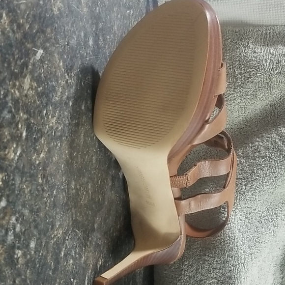 Marc Fisher size 10 heels - Picture 4 of 5